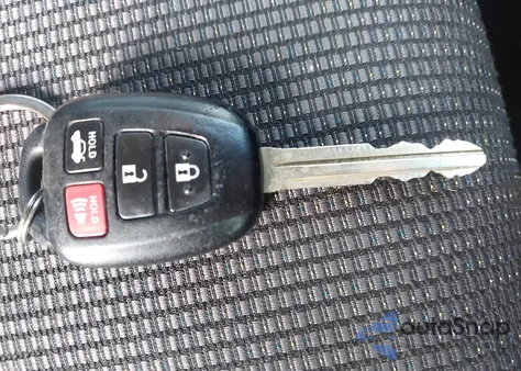 2014 Toyota Corolla S Plus z USA, uszkodzony, nr VIN 5YFBURHE4EP090977